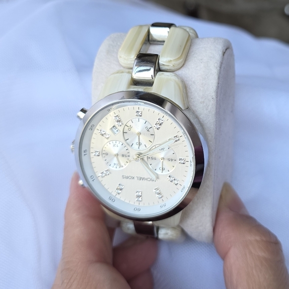 Michael KorsMichael Kors Round Silver and White Horn Watch, 43mm - Picture 2 of 10